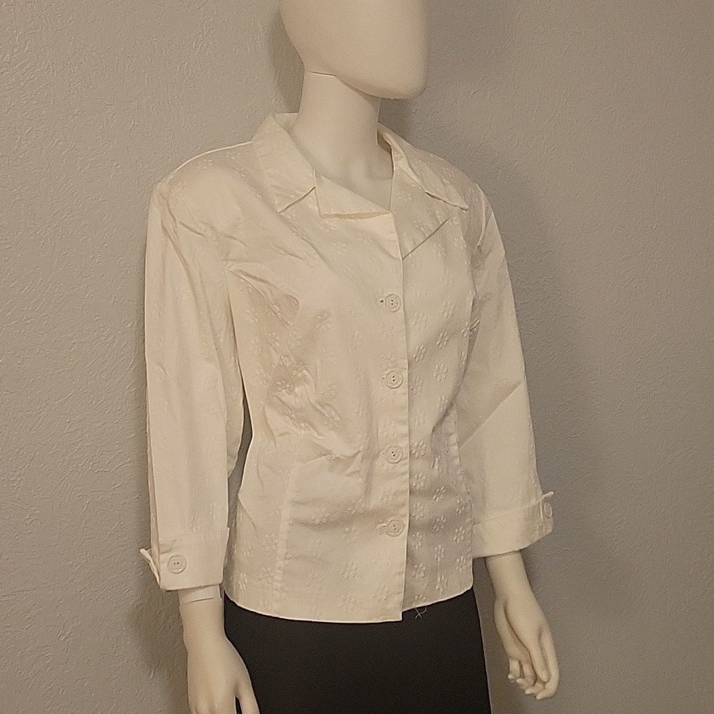 π
ΊDRESSBARN 1980s White Floral Textured Coquette Blazer Shacket - Picture 2 of 10